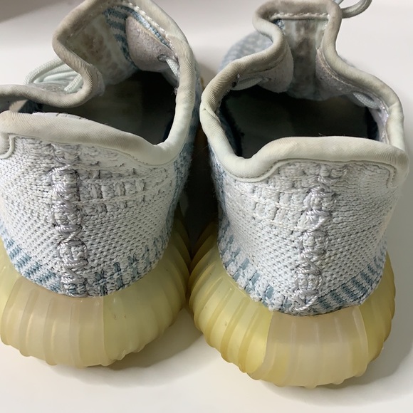Authentic Yeezy Boost 350 - Picture 5 of 6